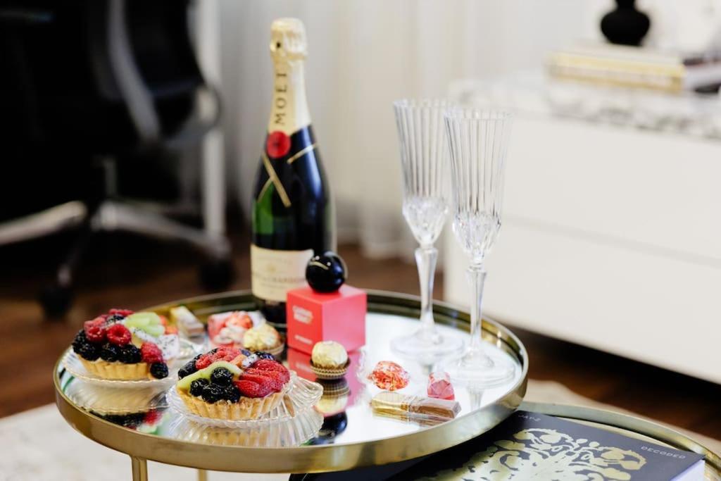Little Paris Boutique Apartment Bucureşti Ngoại thất bức ảnh
